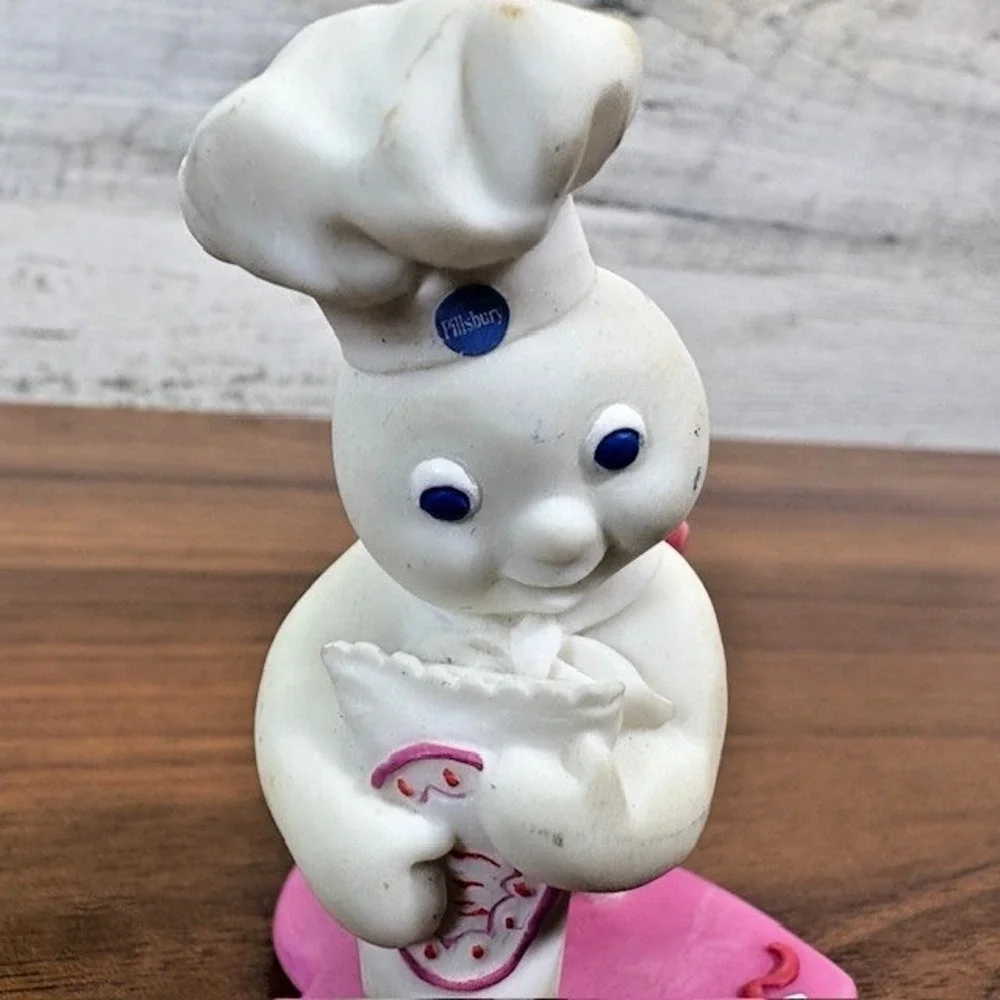 Danbury Mint Pillsbury Doughboy Perpetual Calendar Figurine  Lot of 2 1997
